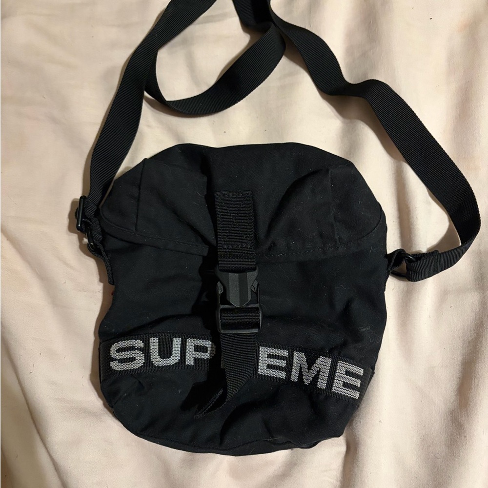 Supreme field Side bag. Black